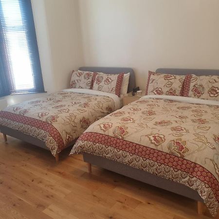 London Luxury 2 Bedroom Flat 5Min Walk From Overground, With Free Wifi, Free Parking-Sleeps X6 Ilford Eksteriør billede