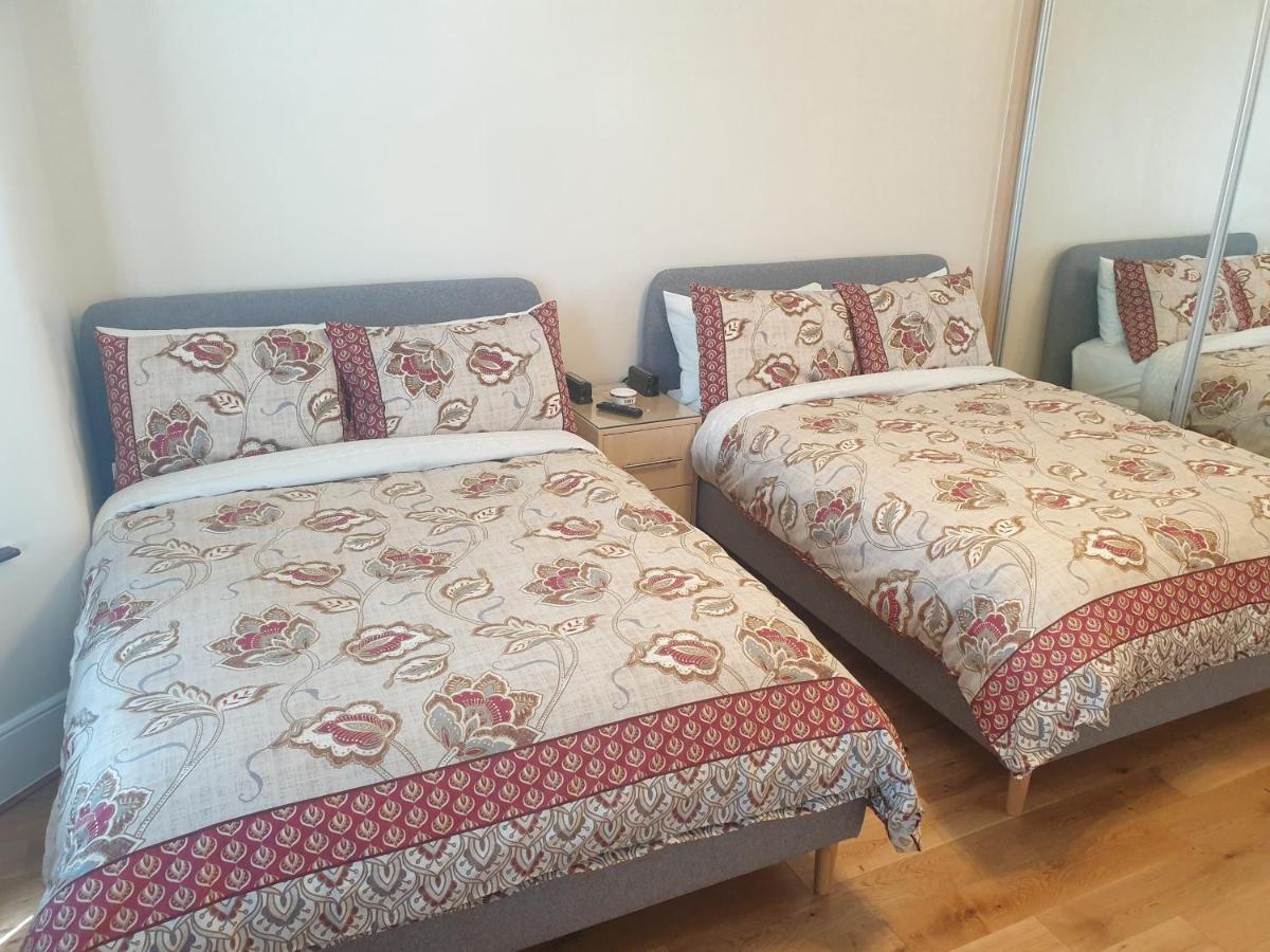 London Luxury 2 Bedroom Flat 5Min Walk From Overground, With Free Wifi, Free Parking-Sleeps X6 Ilford Eksteriør billede
