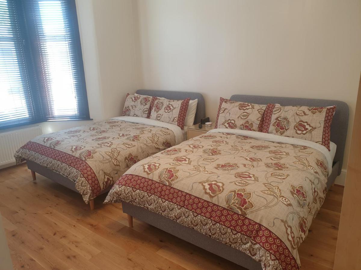 London Luxury 2 Bedroom Flat 5Min Walk From Overground, With Free Wifi, Free Parking-Sleeps X6 Ilford Eksteriør billede