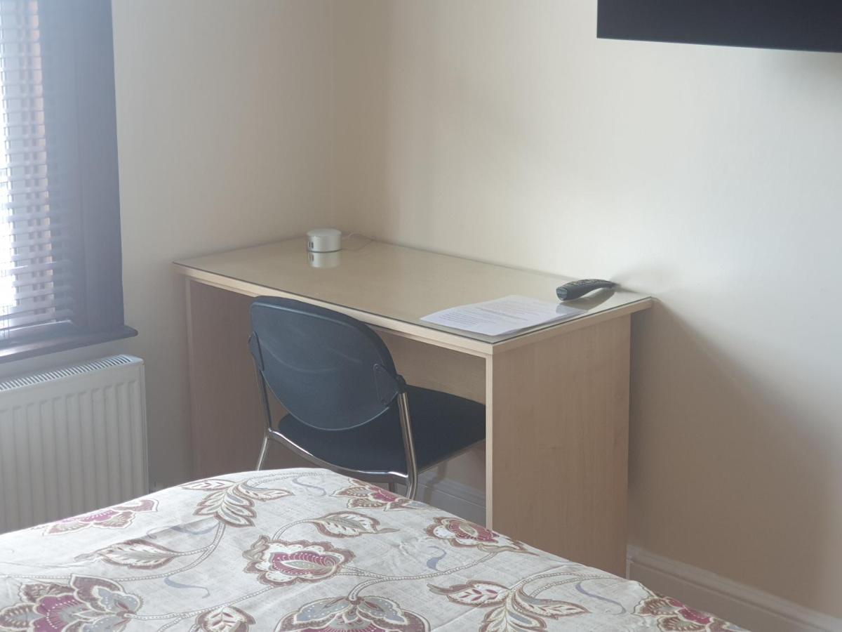 London Luxury 2 Bedroom Flat 5Min Walk From Overground, With Free Wifi, Free Parking-Sleeps X6 Ilford Eksteriør billede