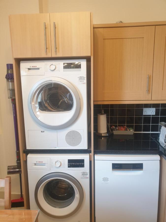 London Luxury 2 Bedroom Flat 5Min Walk From Overground, With Free Wifi, Free Parking-Sleeps X6 Ilford Eksteriør billede