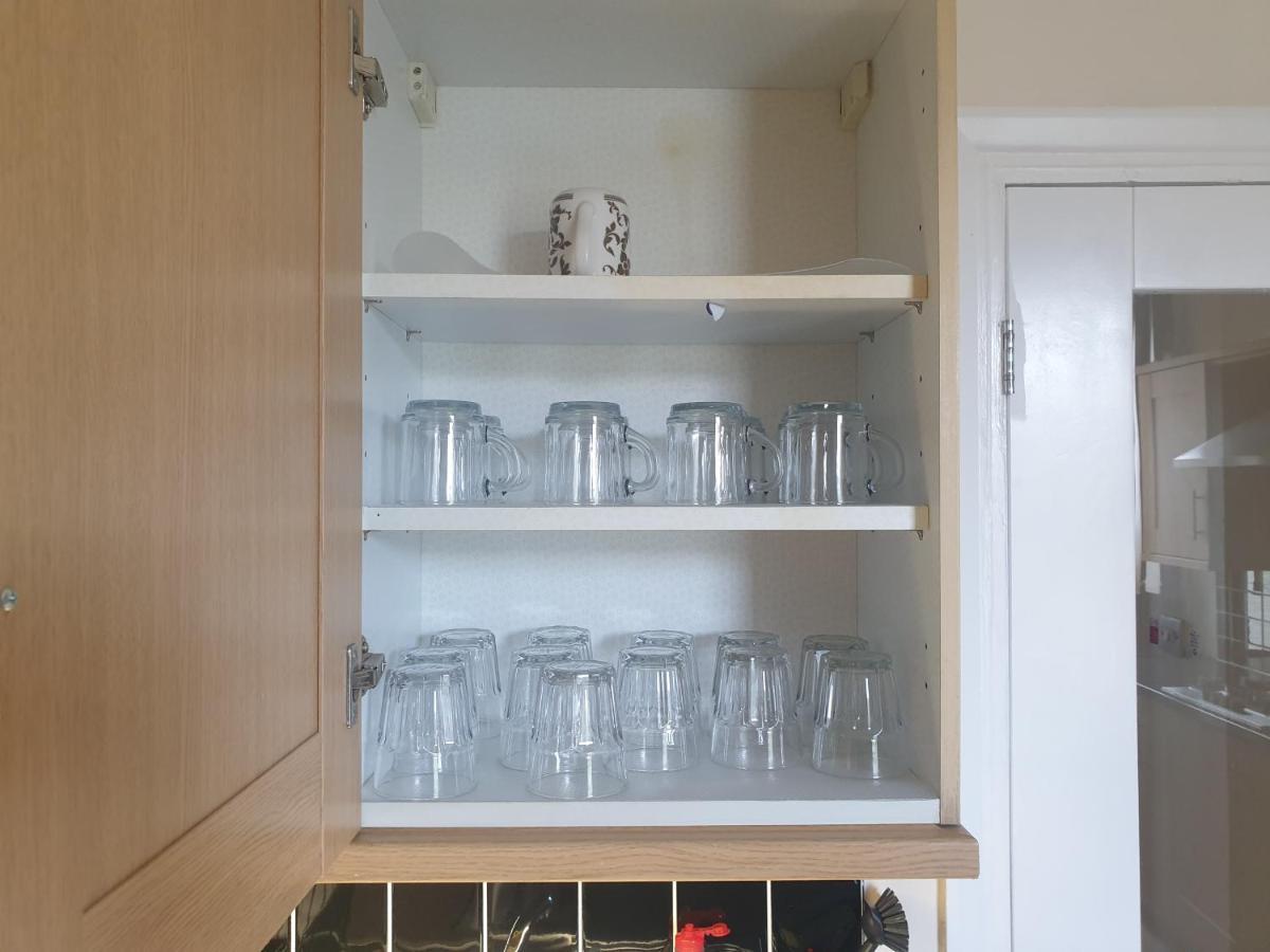 London Luxury 2 Bedroom Flat 5Min Walk From Overground, With Free Wifi, Free Parking-Sleeps X6 Ilford Eksteriør billede