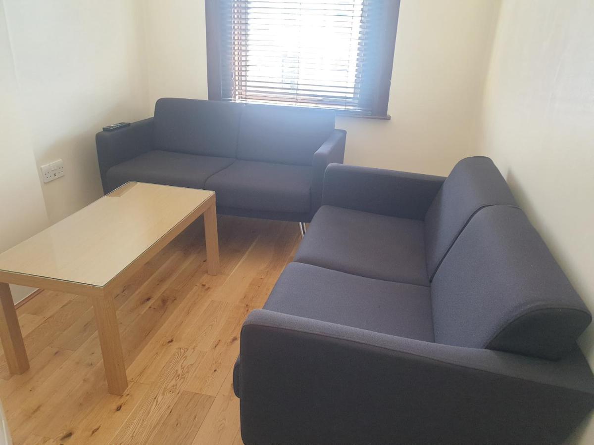 London Luxury 2 Bedroom Flat 5Min Walk From Overground, With Free Wifi, Free Parking-Sleeps X6 Ilford Eksteriør billede