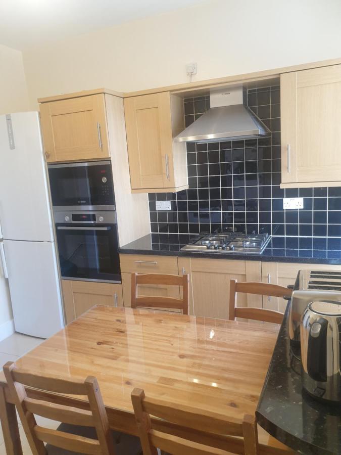 London Luxury 2 Bedroom Flat 5Min Walk From Overground, With Free Wifi, Free Parking-Sleeps X6 Ilford Eksteriør billede