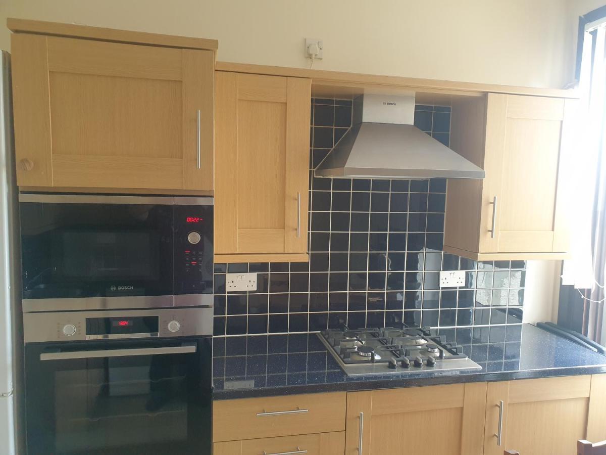 London Luxury 2 Bedroom Flat 5Min Walk From Overground, With Free Wifi, Free Parking-Sleeps X6 Ilford Eksteriør billede